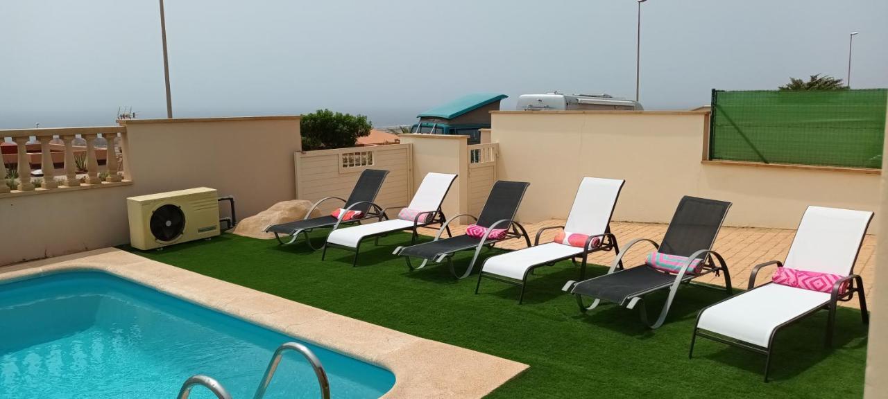 Beautiful, Spacious Villa, Heated Pool, Sleeps Eight, With Quality Furnishings Caleta De Fuste Ngoại thất bức ảnh