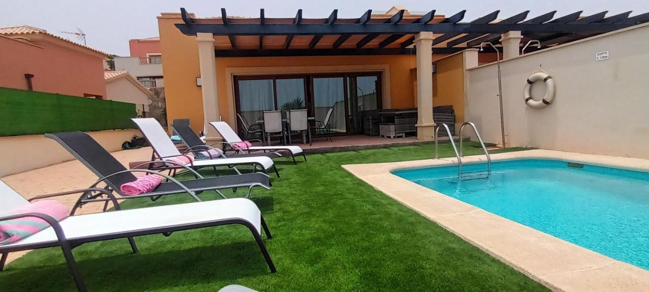 Beautiful, Spacious Villa, Heated Pool, Sleeps Eight, With Quality Furnishings Caleta De Fuste Ngoại thất bức ảnh